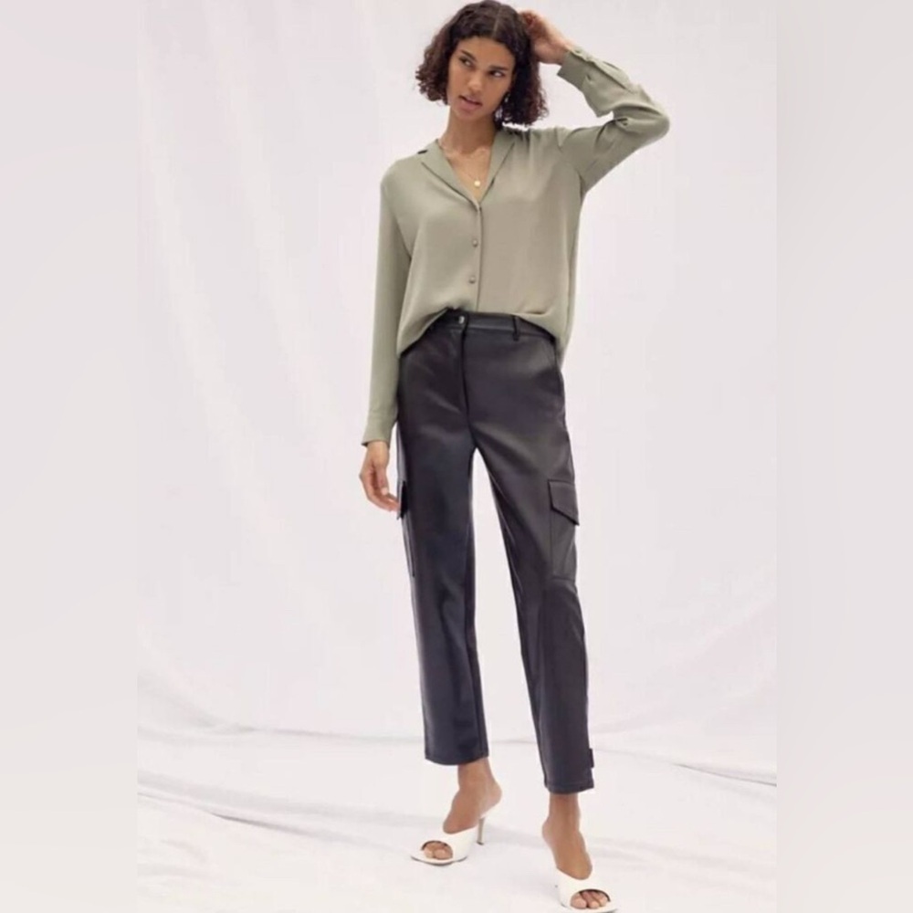Aritzia WILFRED Modern Cargo Pants
Vegan Leather High Waist Button Fly Size 6